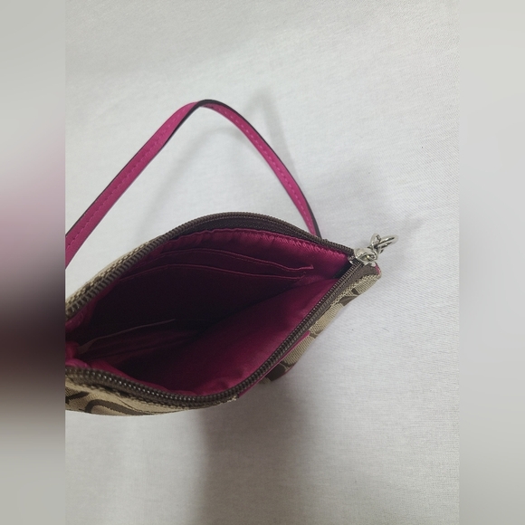 Coach Wristlet- authentic - Picture 3 of 6
